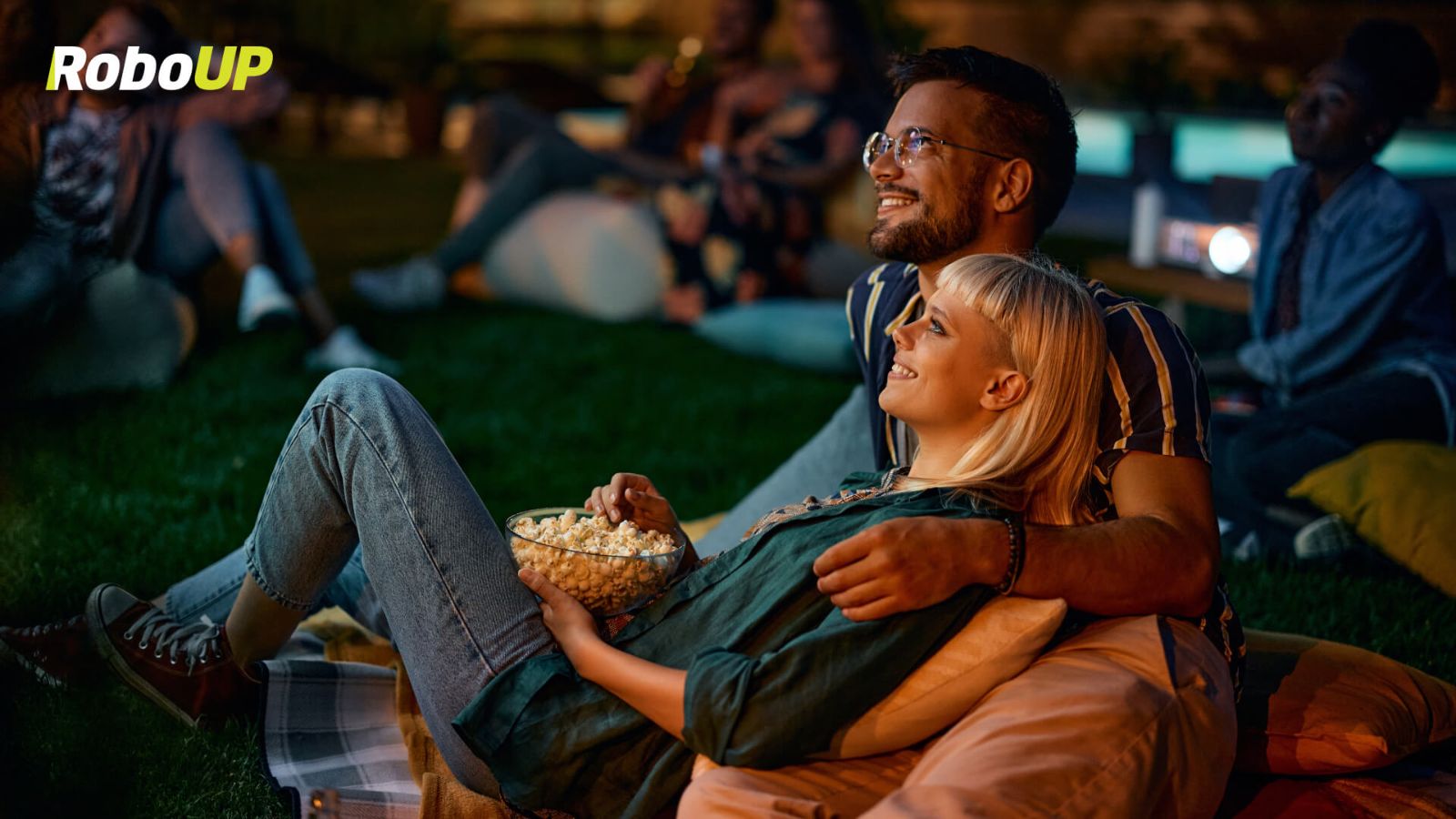 backyard-activities-summer-movie-night.jpg