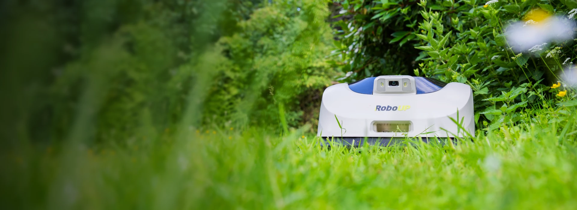 Mows through thick grass ease